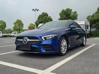Mercedes-Benz A-Class 2022 Mise à jour A 200 L Voiture de sport version mode extérieur photo 1