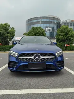 Mercedes-Benz A-Class 2022 Mise à jour A 200 L Voiture de sport version mode extérieur photo 2