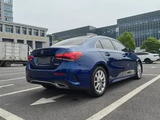 Mercedes-Benz A-Class 2022 Mise à jour A 200 L Voiture de sport version mode extérieur photo 3