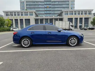 Mercedes-Benz A-Class 2022 Mise à jour A 200 L Voiture de sport version mode intérieur photo 9