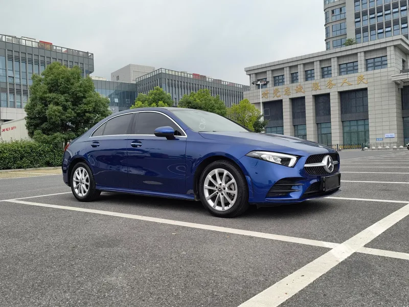 Mercedes-Benz A-Class 2022 Mise à jour A 200 L Voiture de sport version mode intérieur photo 10
