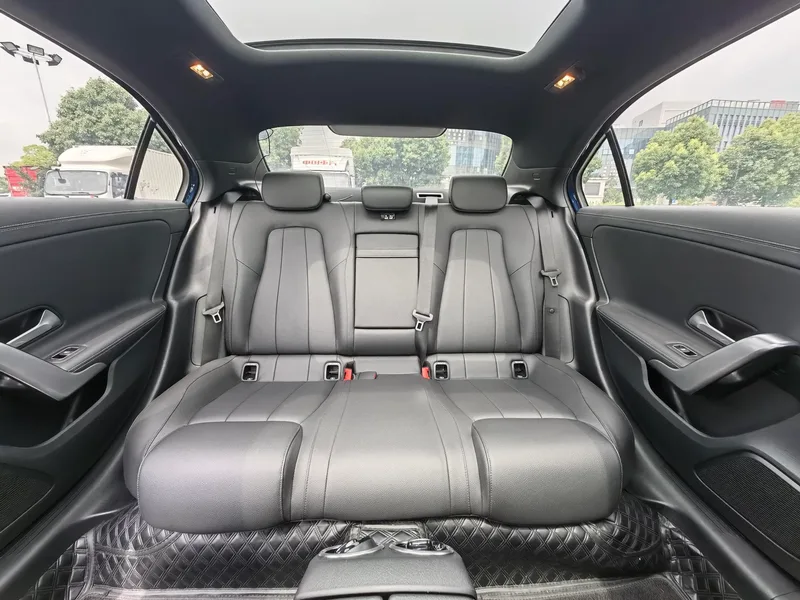 Mercedes-Benz A-Class 2022 Mise à jour A 200 L Voiture de sport version mode intérieur photo 15