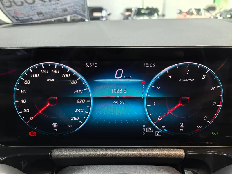 Mercedes-Benz GLA 2020 GLA 200 intérieur photo 11
