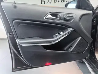 Mercedes-Benz GLA 2016 GLA 260 4MATIC Sportif intérieur photo 10