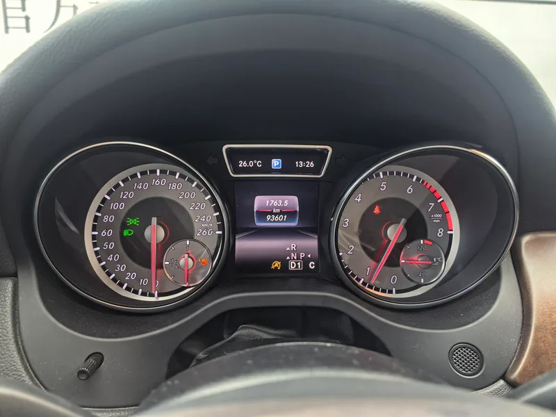 Mercedes-Benz GLA 2016 GLA 260 4MATIC Sportif intérieur photo 12