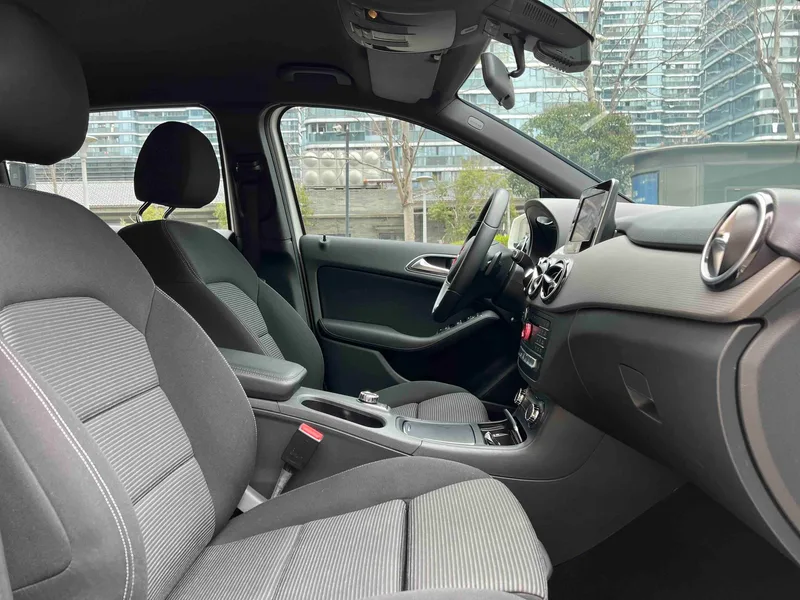 Mercedes-Benz B-Class 2017 B 180 intérieur photo 12