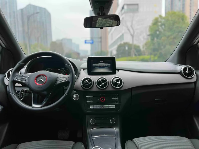Mercedes-Benz B-Class 2017 B 180 intérieur photo 17