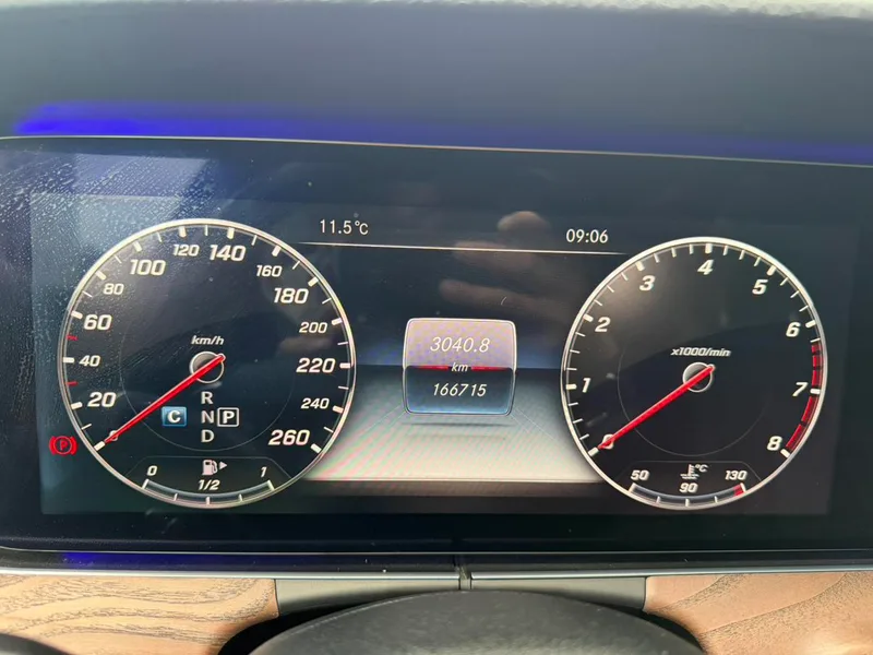 Mercedes-Benz E-Class 2016 E 300 L Type de luxe intérieur photo 14