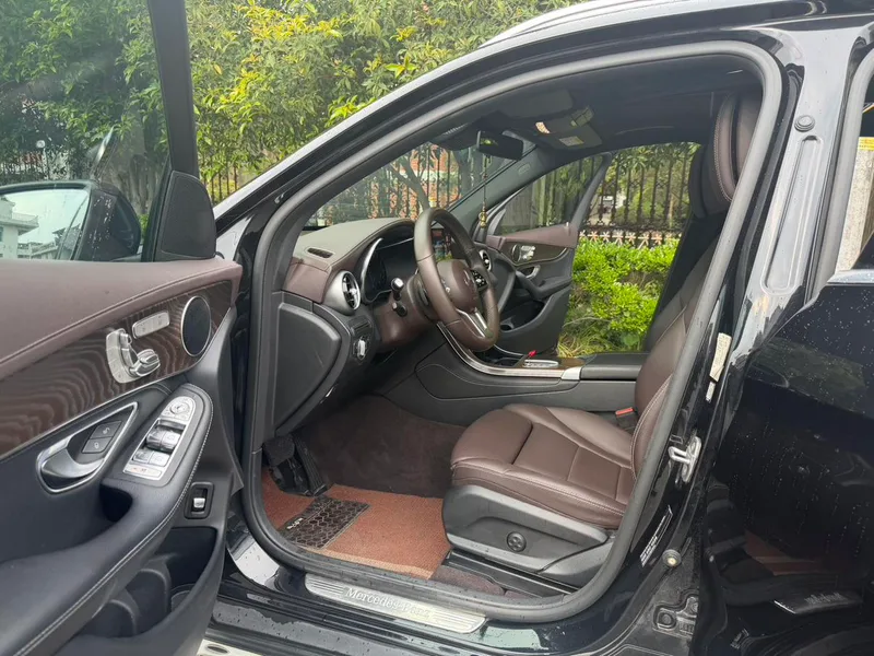Mercedes-Benz GLC 2020 GLC 300 L 4MATIC Dinámico interior foto 11