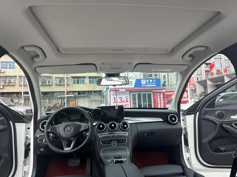 Mercedes-Benz C-Class 2018 C 180 L Mode version sport intérieur photo 11
