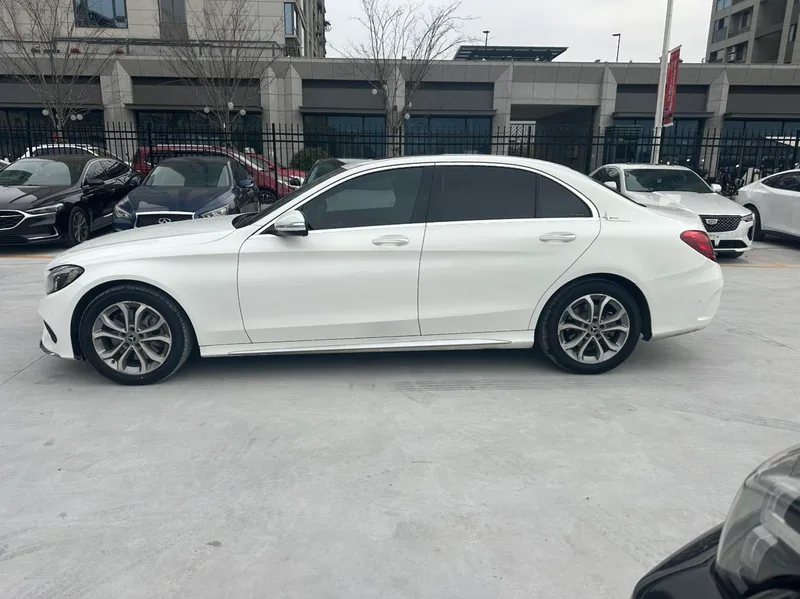 Mercedes-Benz C-Class 2018 C 180 L Mode version sport intérieur photo 18