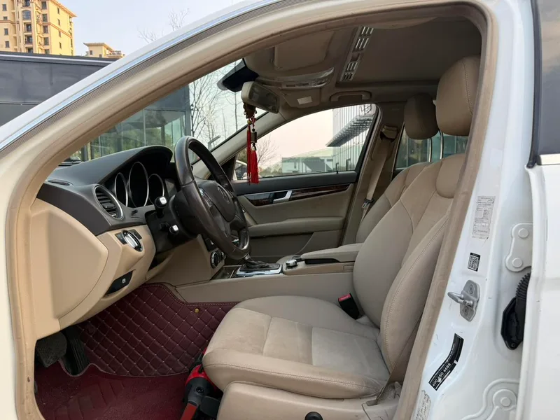 Mercedes-Benz C-Class 2013 C 260 CGI Elegante exterior foto 4