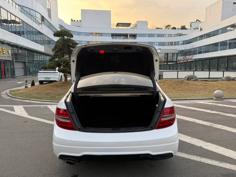 Mercedes-Benz C-Class 2013 C 260 CGI Elegante interior foto 10