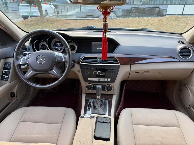 Mercedes-Benz C-Class 2013 C 260 CGI Elegante interior foto 12