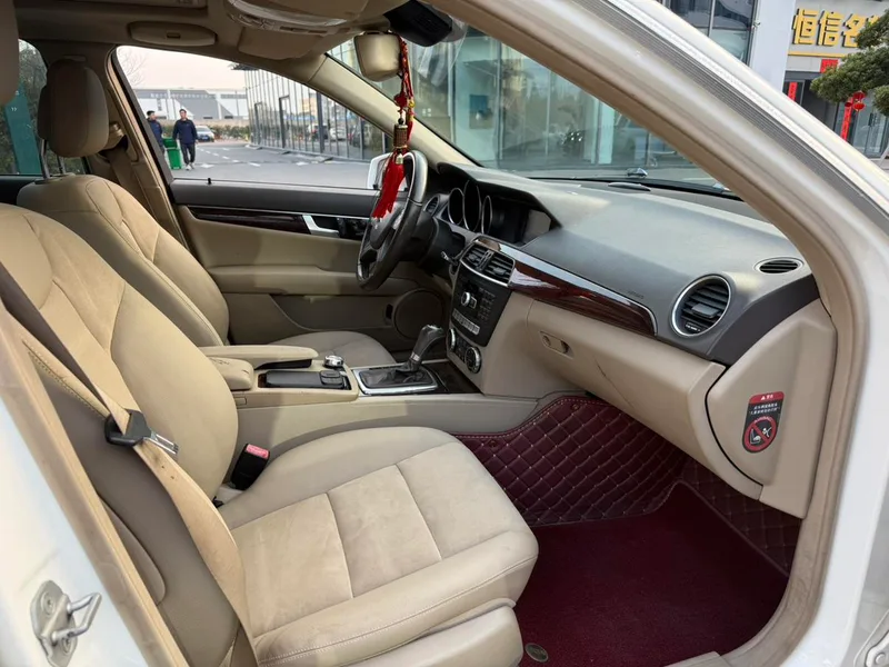 Mercedes-Benz C-Class 2013 C 260 CGI Elegante interior foto 13