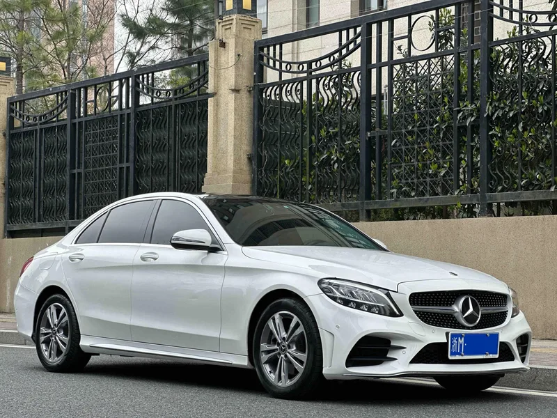 Mercedes-Benz C-Class 2021 C 200 L Edición deportiva de moda exterior foto 3