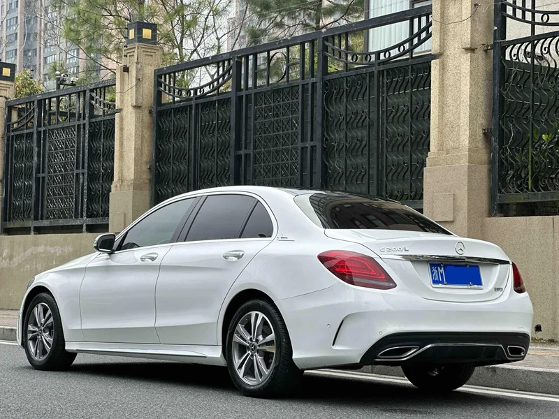 Mercedes-Benz C-Class 2021 C 200 L Edición deportiva de moda exterior foto 4