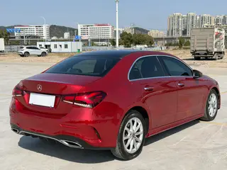 Mercedes-Benz A-Class 2020 A 200 L Coche deportivo interior foto 9