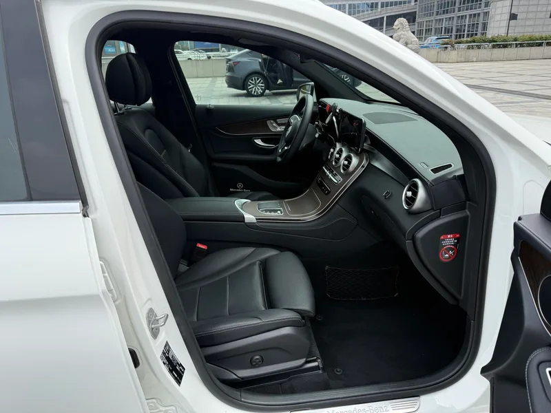 Mercedes-Benz GLC 2020 GLC 300 L 4MATIC Dynamic interior photo 9