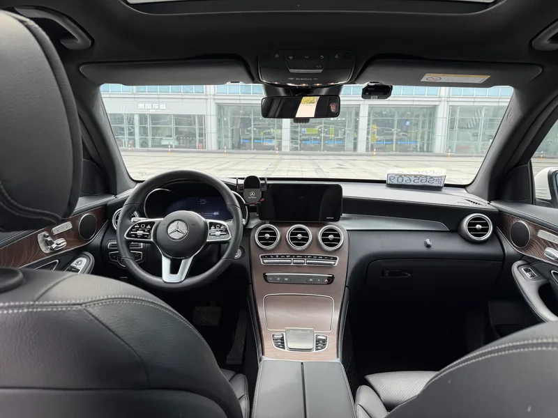 Mercedes-Benz GLC 2020 GLC 300 L 4MATIC Dynamic interior photo 12