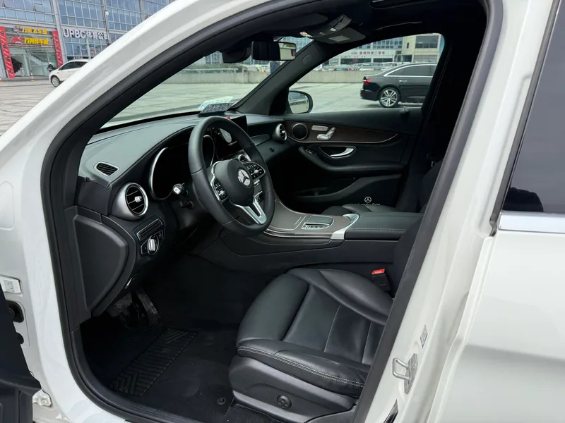 Mercedes-Benz GLC 2020 GLC 300 L 4MATIC Dynamic interior photo 14