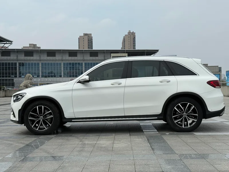 Mercedes-Benz GLC 2020 GLC 300 L 4MATIC Dynamic interior photo 16