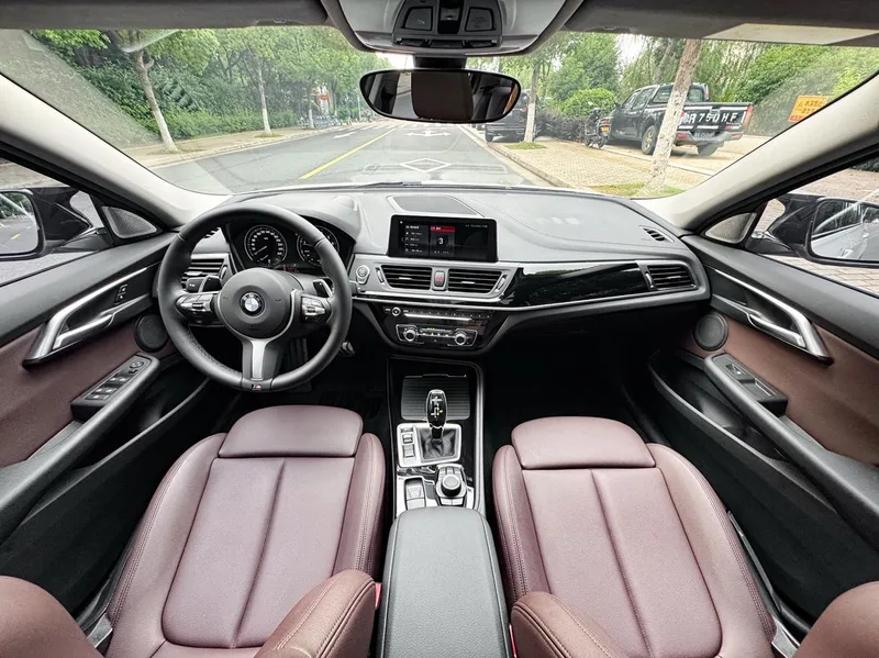 BMW 1 Series 2020 125i Leading Type M Sports suit interior photo 12