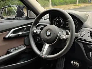 BMW 1 Series 2020 125i Leading Type M Sports suit interior photo 13