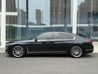 BMW 7 Series 2021 740Li xDrive Tipo administrativo Traje de lujo exterior foto 4