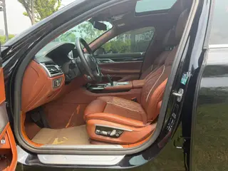 BMW 7 Series 2021 740Li xDrive Tipo administrativo Traje de lujo exterior foto 7