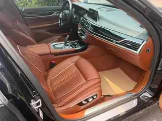 BMW 7 Series 2021 740Li xDrive Tipo administrativo Traje de lujo interior foto 10