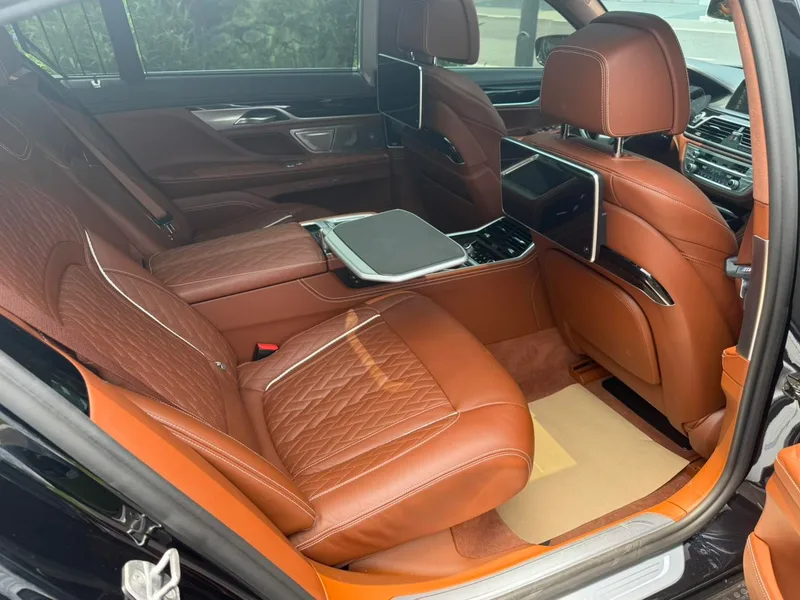 BMW 7 Series 2021 740Li xDrive Tipo administrativo Traje de lujo interior foto 11