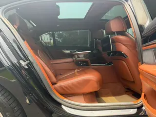 BMW 7 Series 2021 740Li xDrive Tipo administrativo Traje de lujo interior foto 12