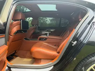 BMW 7 Series 2021 740Li xDrive Tipo administrativo Traje de lujo interior foto 14