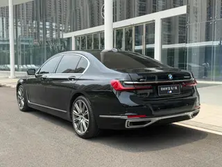 BMW 7 Series 2021 740Li xDrive Tipo administrativo Traje de lujo interior foto 16