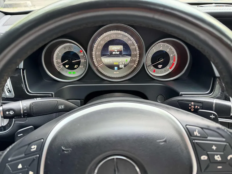 Mercedes-Benz E-Class 2015 E 320 L Deporte interior foto 17