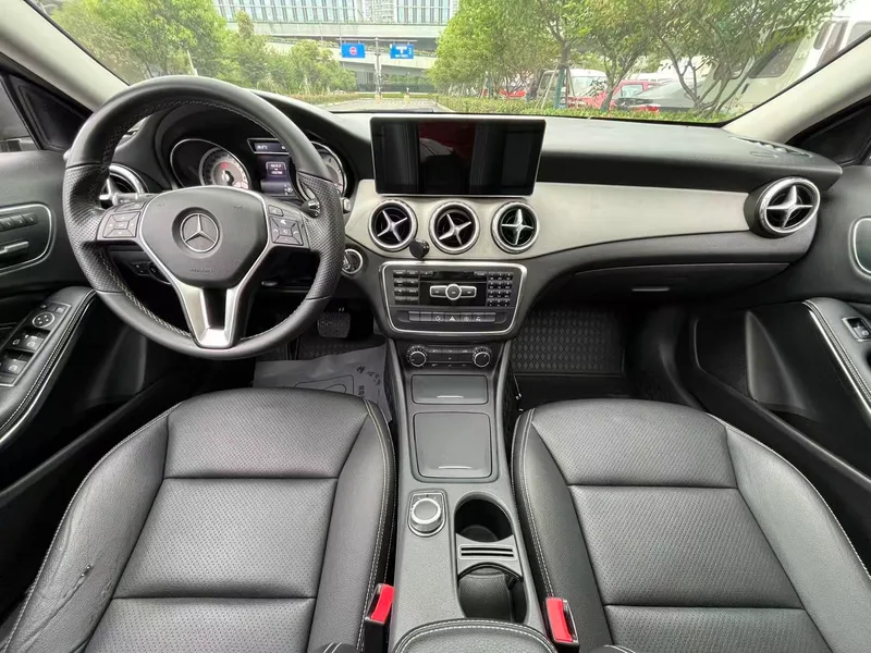 Mercedes-Benz GLA 2015 GLA 200 Dynamic interior photo 9