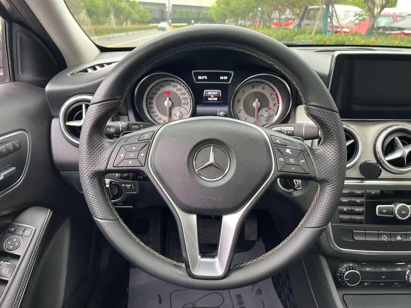 Mercedes-Benz GLA 2015 GLA 200 Dynamic interior photo 10