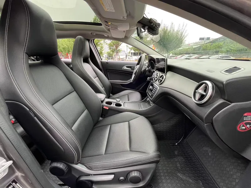 Mercedes-Benz GLA 2015 GLA 200 Dynamic interior photo 11