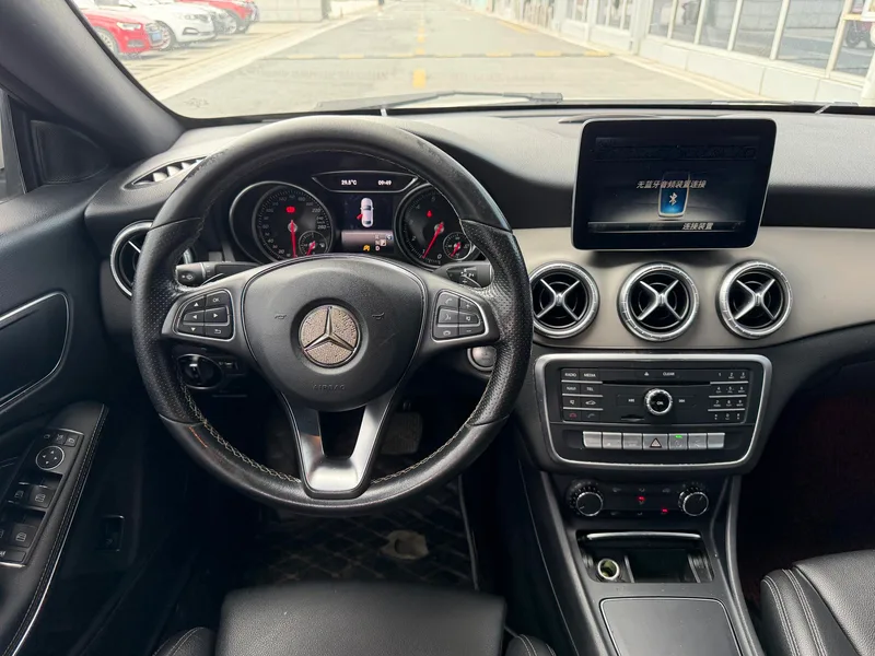 Mercedes-Benz CLA 2016 CLA 200 Dynamic interior photo 9