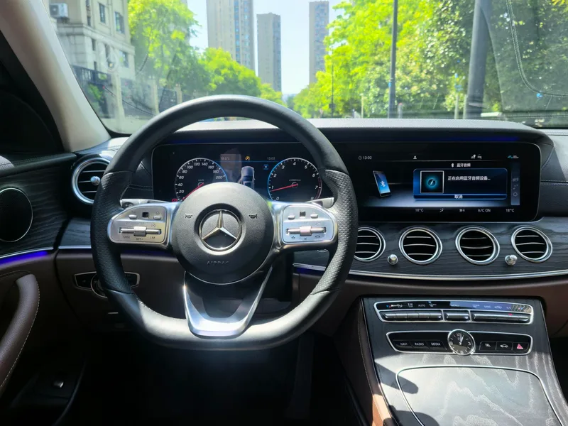 Mercedes-Benz E-Class 2019 Reforma E 300 L Tipo de moda deportiva interior foto 9