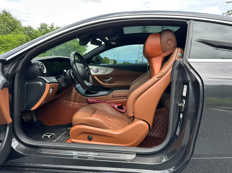 Mercedes-Benz E-Class (Imported) 2023 E 300 Coupé exterior foto 6