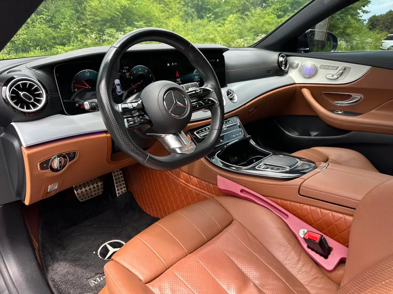 Mercedes-Benz E-Class (Imported) 2023 E 300 Coupé exterior foto 7