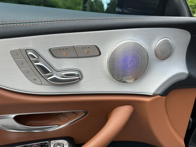Mercedes-Benz E-Class (Imported) 2023 E 300 Coupé exterior foto 8