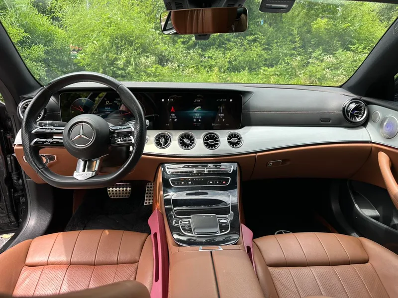 Mercedes-Benz E-Class (Imported) 2023 E 300 Coupé interior foto 10