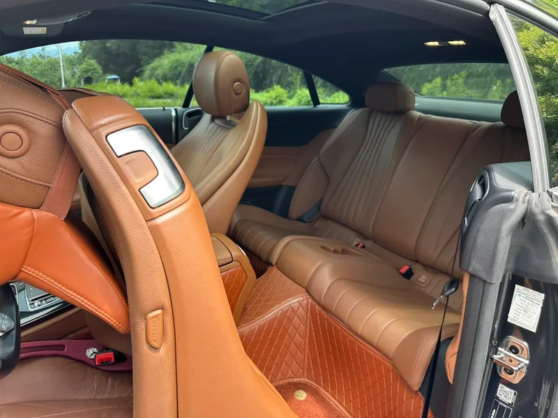 Mercedes-Benz E-Class (Imported) 2023 E 300 Coupé interior foto 12