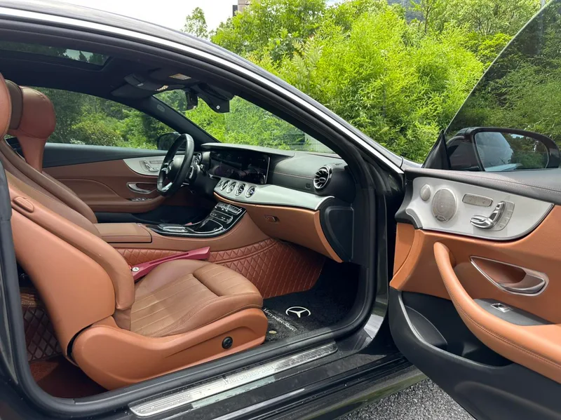 Mercedes-Benz E-Class (Imported) 2023 E 300 Coupé interior foto 13