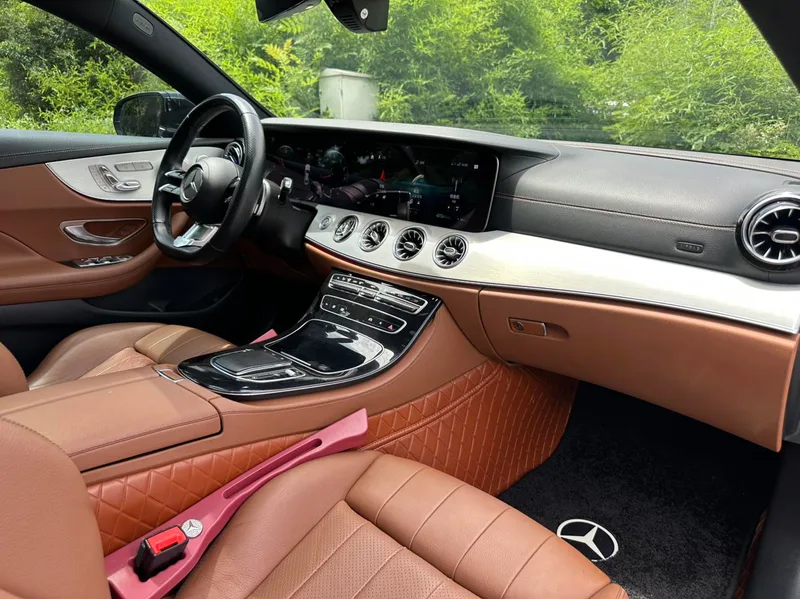 Mercedes-Benz E-Class (Imported) 2023 E 300 Coupé interior foto 14