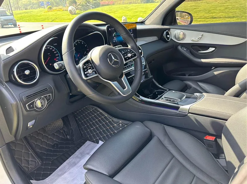 Mercedes-Benz GLC Coupe 2020 GLC 260 4MATIC coupe SUV exterior photo 6