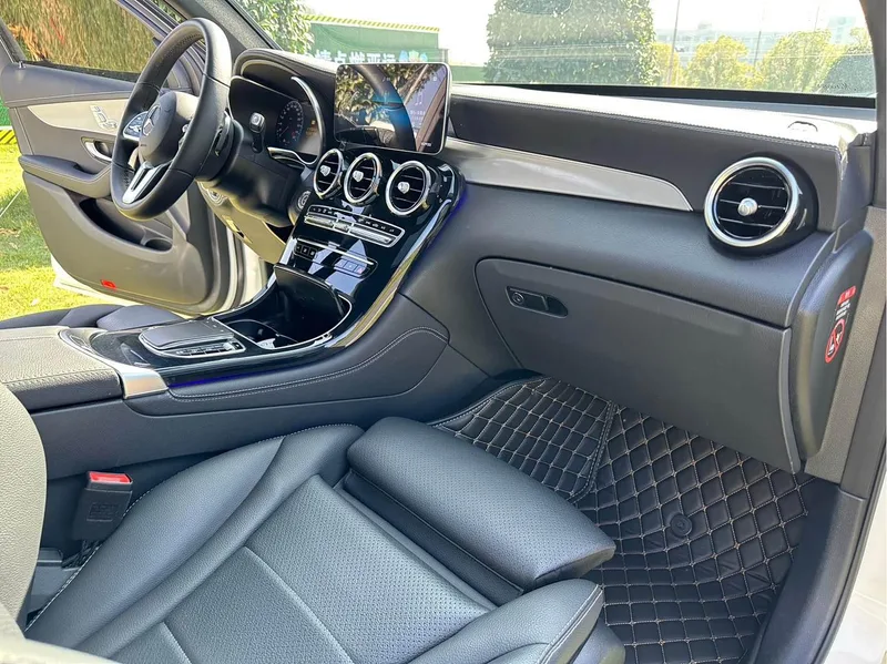 Mercedes-Benz GLC Coupe 2020 GLC 260 4MATIC coupe SUV exterior photo 7